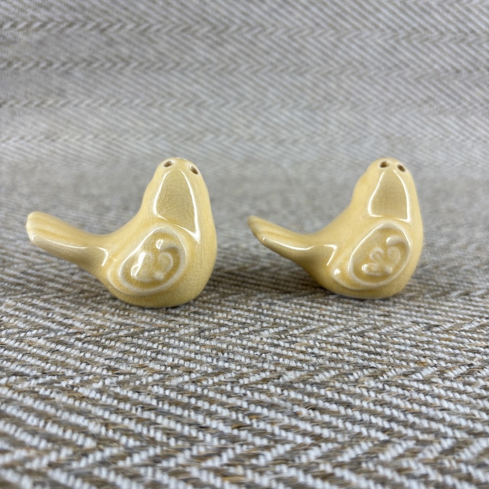 Set Of Two Yellow Birds Salt Pepper Shakers Stoppers Intact 2"x2" - Picture 3 of 9